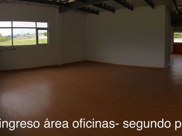 Galpon industrial de venta cerca de Quito.  10.000 m2 terreno - 1.820 m2 construccion