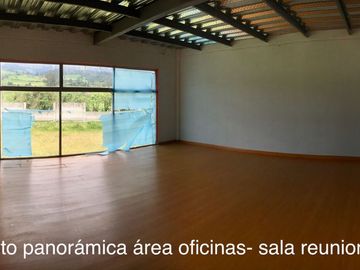 Galpon industrial de venta cerca de Quito.  10.000 m2 terreno - 1.820 m2 construccion