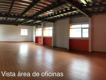 Galpon industrial de venta cerca de Quito.  10.000 m2 terreno - 1.820 m2 construccion