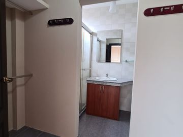 En venta amplia casa en Urbanización Estancias del Rio, vía Samborondon