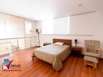 HERMOSA CASA INDEPENDIENTE DE 4 DORMITORIOS 4 COCHERAS Y PISCINA RODEADA DE COMERCIOS CERCA A TODO COM AMPLIA Y HERMOSA TERRAZA