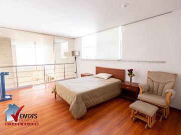 HERMOSA CASA INDEPENDIENTE DE 4 DORMITORIOS 4 COCHERAS Y PISCINA RODEADA DE COMERCIOS CERCA A TODO COM AMPLIA Y HERMOSA TERRAZA