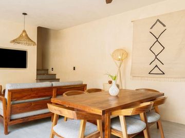 Casa con alberca, jacuzzi, terraza, paneles solares, en venta Tulum.