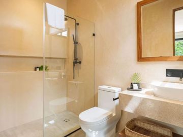 Casa con alberca, jacuzzi, terraza, paneles solares, en venta Tulum.