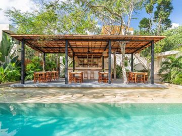Casa con alberca, jacuzzi, terraza, paneles solares, en venta Tulum.