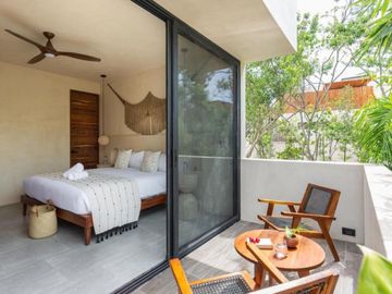 Casa con alberca, jacuzzi, terraza, paneles solares, en venta Tulum.