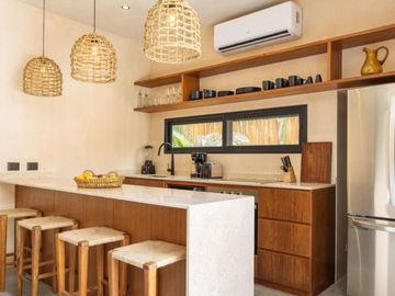 Casa con alberca, jacuzzi, terraza, paneles solares, en venta Tulum.
