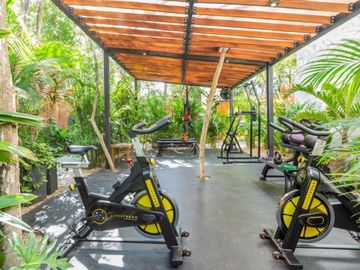 Casa con alberca, jacuzzi, terraza, paneles solares, en venta Tulum.