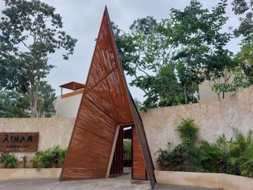 Casa con alberca, jacuzzi, terraza, paneles solares, en venta Tulum.