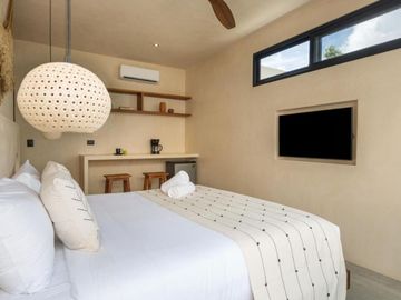 Casa con alberca, jacuzzi, terraza, paneles solares, en venta Tulum.