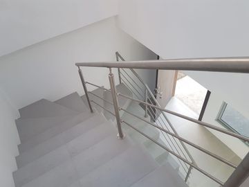 BAJAMOS EL PRECIO HERMOSA CASA EN VENTA, ARQUITECTURA MODERNA, INDEPENDIENTE, A ESTRENAR