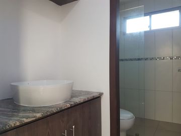 BAJAMOS EL PRECIO HERMOSA CASA EN VENTA, ARQUITECTURA MODERNA, INDEPENDIENTE, A ESTRENAR