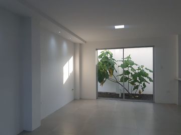 BAJAMOS EL PRECIO HERMOSA CASA EN VENTA, ARQUITECTURA MODERNA, INDEPENDIENTE, A ESTRENAR