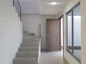 BAJAMOS EL PRECIO HERMOSA CASA EN VENTA, ARQUITECTURA MODERNA, INDEPENDIENTE, A ESTRENAR