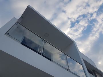 BAJAMOS EL PRECIO HERMOSA CASA EN VENTA, ARQUITECTURA MODERNA, INDEPENDIENTE, A ESTRENAR