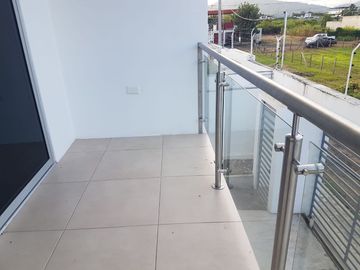 BAJAMOS EL PRECIO HERMOSA CASA EN VENTA, ARQUITECTURA MODERNA, INDEPENDIENTE, A ESTRENAR