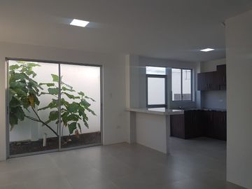 BAJAMOS EL PRECIO HERMOSA CASA EN VENTA, ARQUITECTURA MODERNA, INDEPENDIENTE, A ESTRENAR