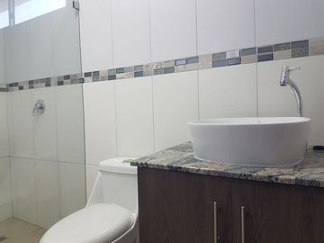 BAJAMOS EL PRECIO HERMOSA CASA EN VENTA, ARQUITECTURA MODERNA, INDEPENDIENTE, A ESTRENAR