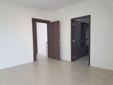BAJAMOS EL PRECIO HERMOSA CASA EN VENTA, ARQUITECTURA MODERNA, INDEPENDIENTE, A ESTRENAR