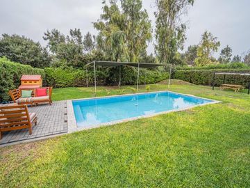LINDA CASA DE CAMPO CON PISCINA Y GRAN ÁREA SOCIAL EN FUNDO PASO CHICO, LURIN