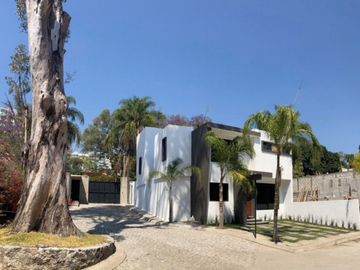 LOMAS DE LA SELVA CUERNAVACA ESTRENE CASA 4 RECAMARAS , ALBERCA