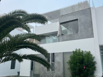 VENDO CASA EN 2DA FILA, CONDOMINIO DE PLAYA LAS GRAMAS (PUERTO VIEJO)