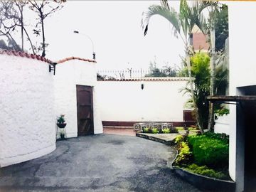 Se Vende Casa en San Isidro Cz - Residencial 9 Pisos y Azotea