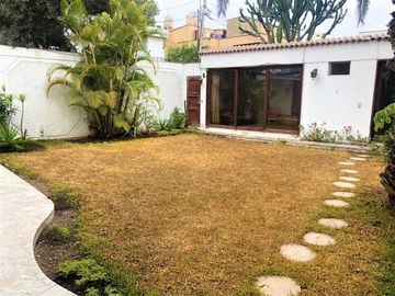 Se Vende Casa en San Isidro Cz - Residencial 9 Pisos y Azotea