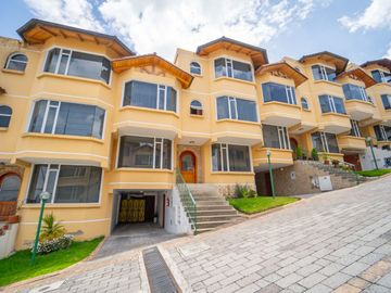 casa en venta 4 habitaciones sector Santa Lucía