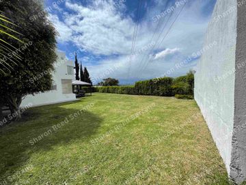 Venta de oportunidad  casa de 3 dormitorios  con vista dentro de urbanización.