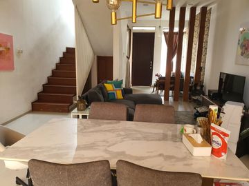 Rumah 2 Lantai Minimalis di Sektor 5 Bintaro 10267-GB 0811189----