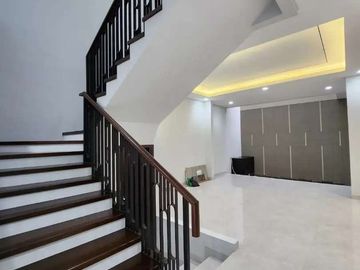 Rumah design classic modern di komplek Cempaka putih Jakarta pusat