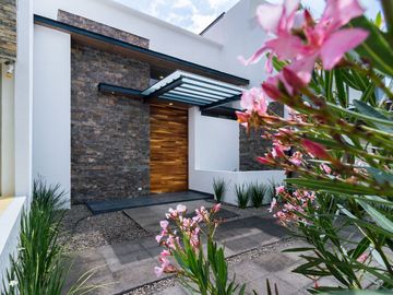 🚨VENTA🚨 CASA NUEVA A 4 MINUTOS DEL TEC DE MTY CON TERRAZA