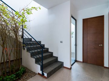 🚨VENTA🚨 CASA NUEVA A 4 MINUTOS DEL TEC DE MTY CON TERRAZA
