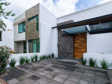 🚨VENTA🚨 CASA NUEVA A 4 MINUTOS DEL TEC DE MTY CON TERRAZA