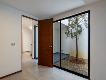 🚨VENTA🚨 CASA NUEVA A 4 MINUTOS DEL TEC DE MTY CON TERRAZA