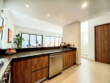 CASA EN VENTA EN ZIBATA CON OPCION A 4TA HABITACION EN PLANTA BAJA