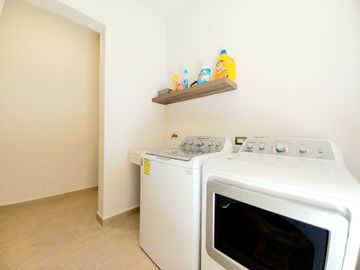 CASA EN VENTA EN ZIBATA CON OPCION A 4TA HABITACION EN PLANTA BAJA