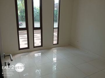Disewakan Rumah Cluster Foglio Foresta BSD City Tangerang Kondisi Fresh Baru Renovasi Bagus Nyaman Siap Huni