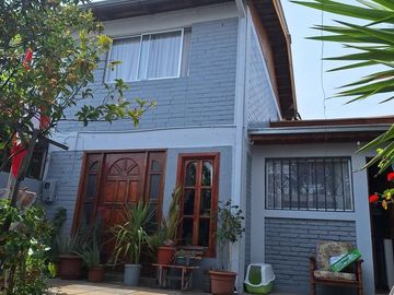 CASA ESQUINA VILLA OSCAR CASTRO
