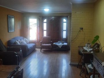 CASA ESQUINA VILLA OSCAR CASTRO