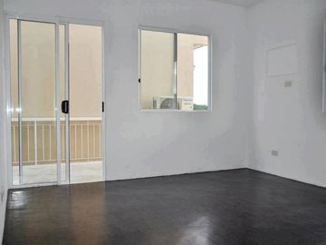 4Bedroom House and Lot fot Sale  Alenxandra Single Attached With fence Ready for Occupancy