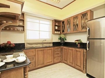 4Bedroom House and Lot fot Sale  Alenxandra Single Attached With fence Ready for Occupancy