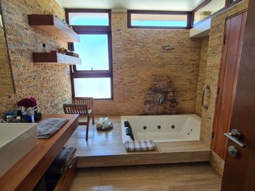 BROKER HERMOSA CASA 6D+6B+7E