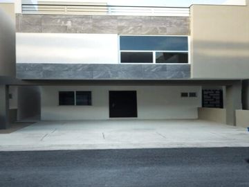 hermosa casa en venta ubicada en cipres fraccionamiento reserva acanto nuevo leon