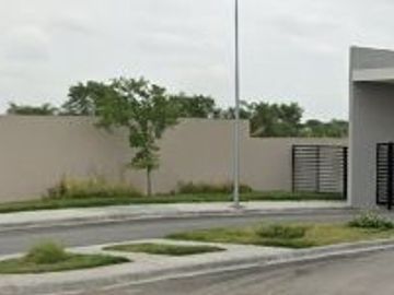 hermosa casa en venta ubicada en cipres fraccionamiento reserva acanto nuevo leon