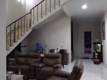 Rumah di Jual di Gayungsari Barat 2 Lantai Minimalis Murah Butuh Cepat Laku