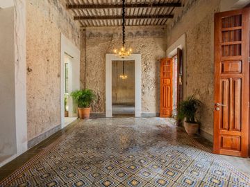CASONA ESTILO COLONIAL EN EL CENTRO DE MÉRIDA, ZONA SAN CRISTÓBAL