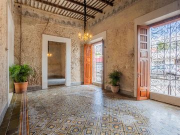 CASONA ESTILO COLONIAL EN EL CENTRO DE MÉRIDA, ZONA SAN CRISTÓBAL
