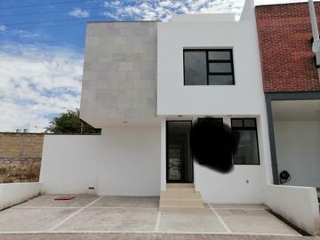 CASA EN VENTA, PUNTA ESMERALDA, CORREGIDORA, QUERETARO.